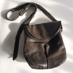 Unbranded, unused shoulder bag in brown leather.